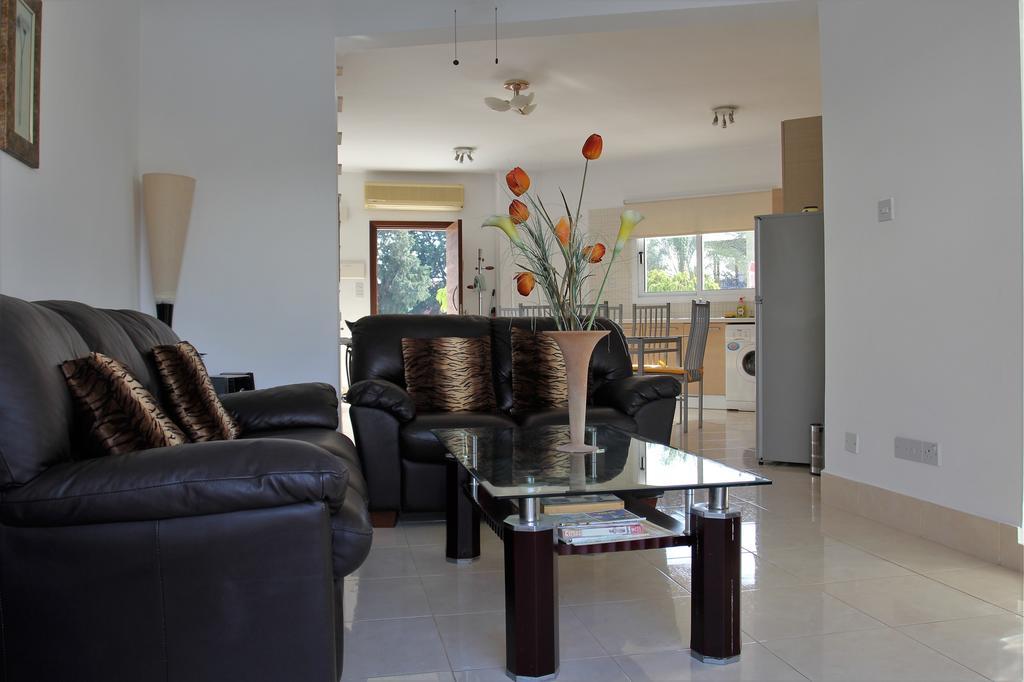 Villa Christina Paphos ภายนอก รูปภาพ